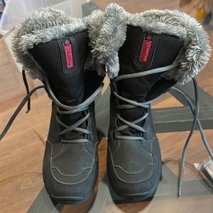 Youth Columbia winter boots